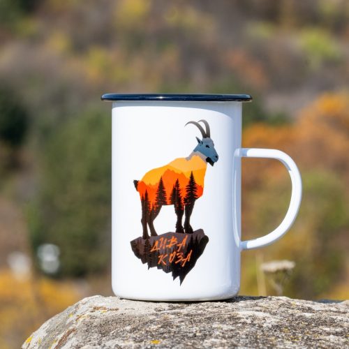 metalna-visoka-chasha-diva-koza White enamel mug with sunset-style wild goat silhouette and pine forest illustration.