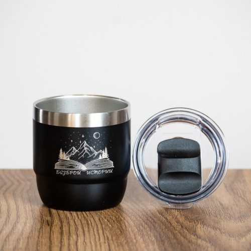 mini-termo-chasha-za-kafe Black mini insulated coffee cup with laser engraving and magnetic removable lid.