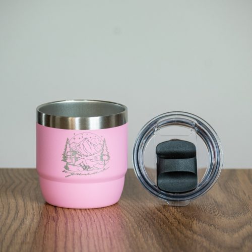 termo-chasha-s-kapak-rozova Pink mini insulated coffee cup with laser engraving and removable magnetic lid.