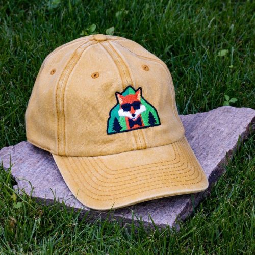 zhalta-vintidzh-beizbolna-shapka-organichen-pamuk-s-brodirana-lisitsa Yellow vintage organic cotton baseball cap with embroidered fox wearing sunglasses, washed finish and adjustable metal buckle