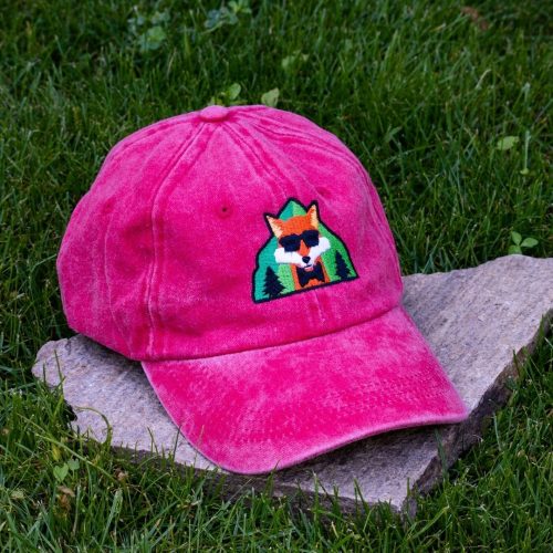 rozova-vintidzh-beizbolna-shapka-100-pamuk-s-brodirana-lisitsa Pink vintage cotton baseball cap with embroidered fox wearing sunglasses, washed finish and adjustable Velcro strap